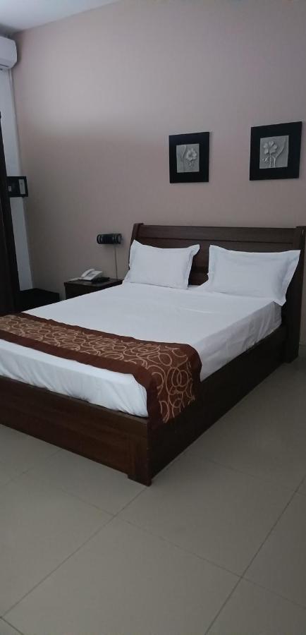 Hotel La Grillade Морони Экстерьер фото