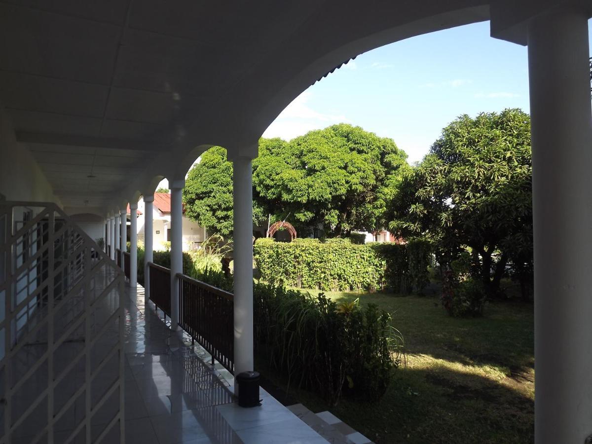 Hotel La Grillade Морони Экстерьер фото