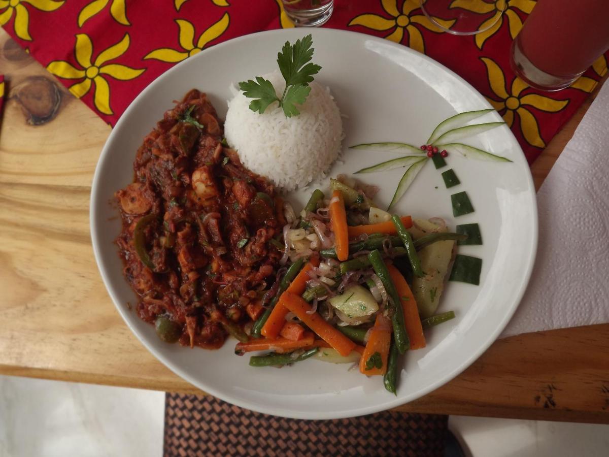 Hotel La Grillade Морони Экстерьер фото