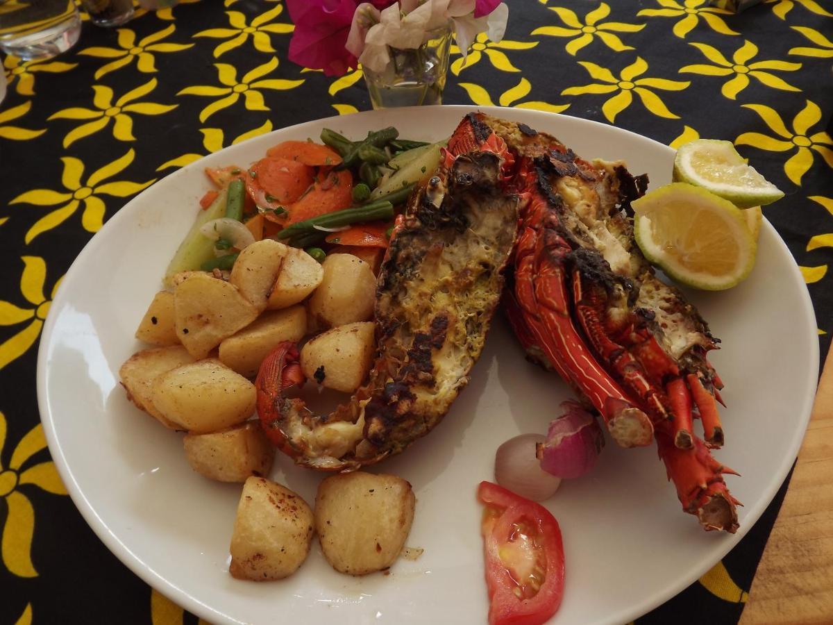 Hotel La Grillade Морони Экстерьер фото